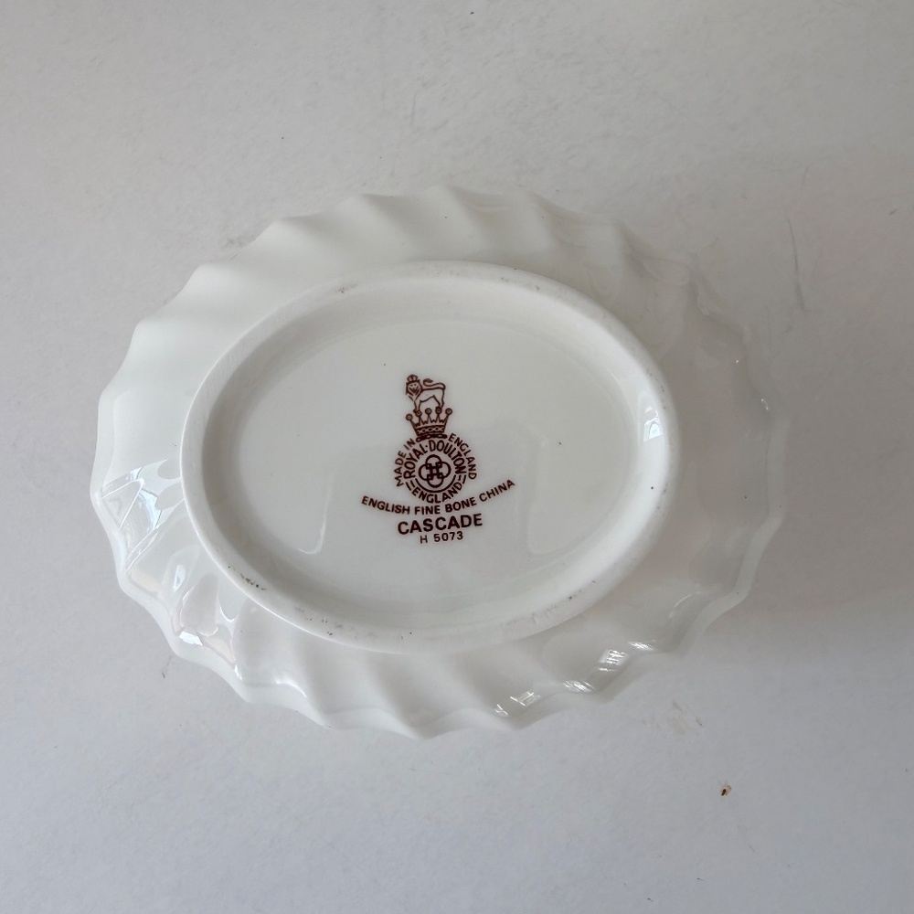 ROYAL DOULTON "CASCADE" PATTERN CREAMER AND COVERED SUGAR - Picture 4 of 4